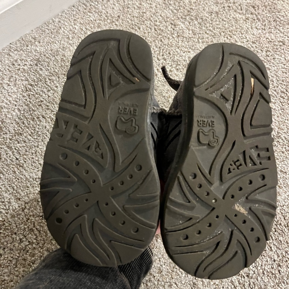 UGG Kids Gray and Red Shark Boots - Picture 2 of 5